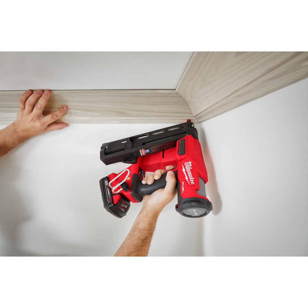 M18 FUEL™ 16 Gauge Angled Finish Nailer Kit