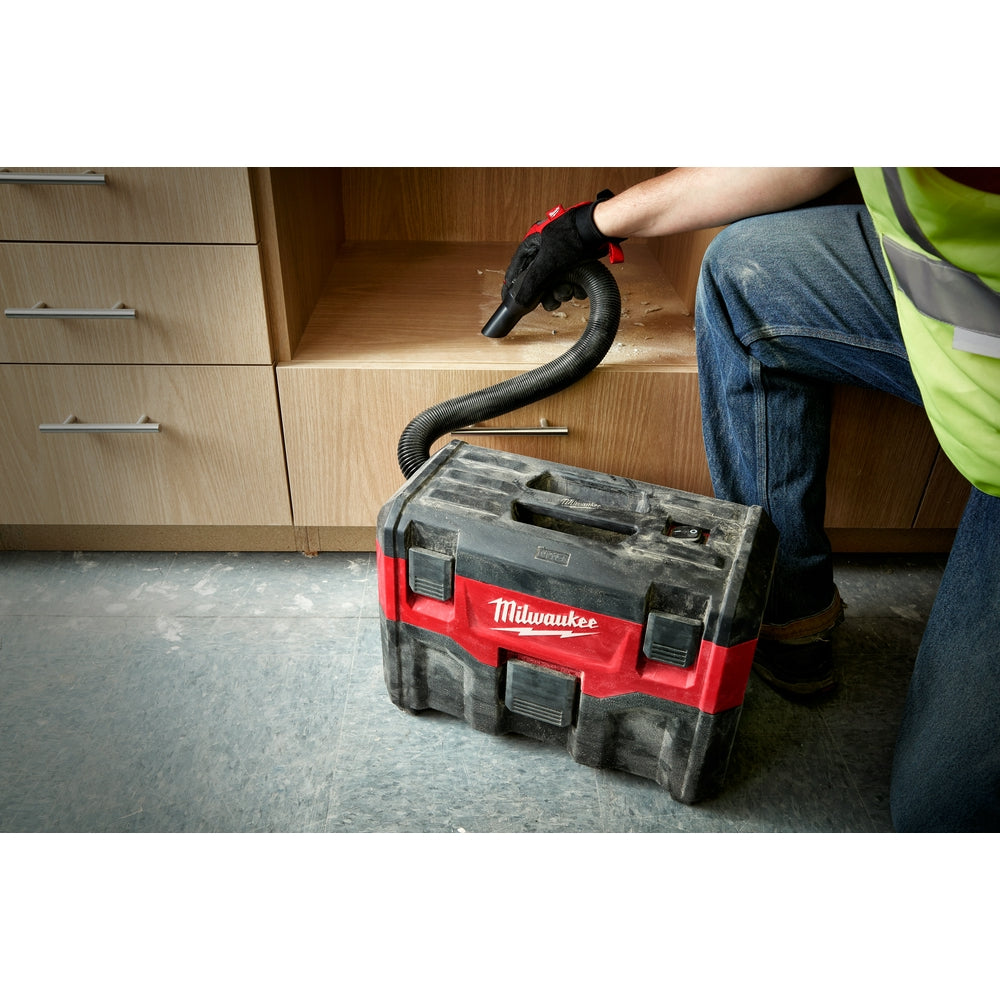 M18™ 2-Gallon Wet/Dry Vacuum in use in jobsite. 